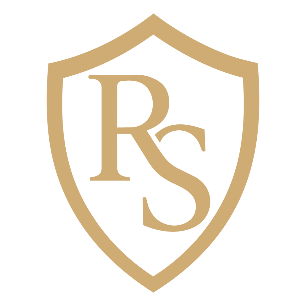 Emblema dourado em formato de escudo com as letras R e S estilizadas